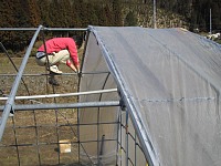 よじ登って作業